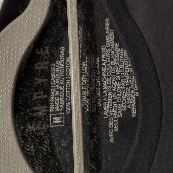 Medium Empyre Koi fish T-shirt - Picture 2 of 3